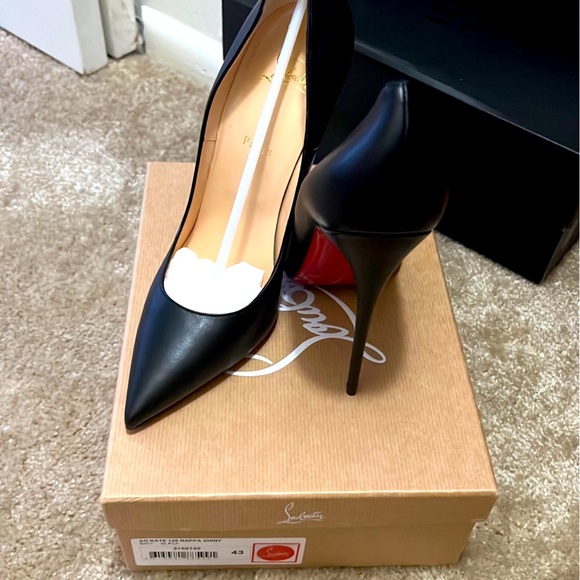 Christian Louboutin - Picture 2 of 7